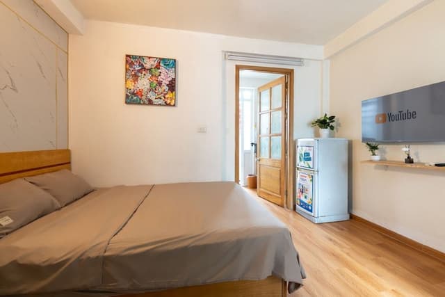 Studio, 1 Queen Bed, Kitchen, Courtyard View
