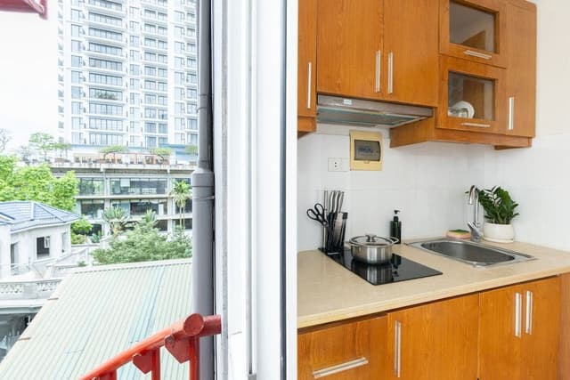Studio, 1 Queen Bed, Kitchen, Courtyard View