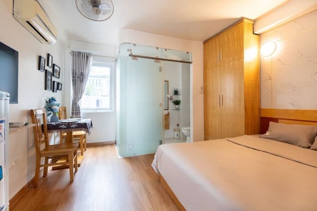 Studio, 1 Queen Bed, Kitchen, Courtyard View