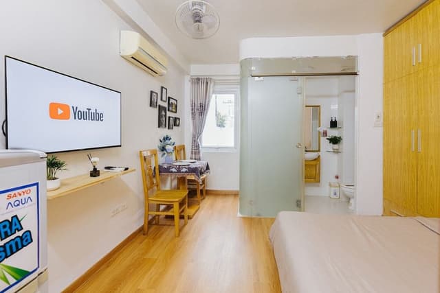 Studio, 1 Queen Bed, Kitchen, Courtyard View