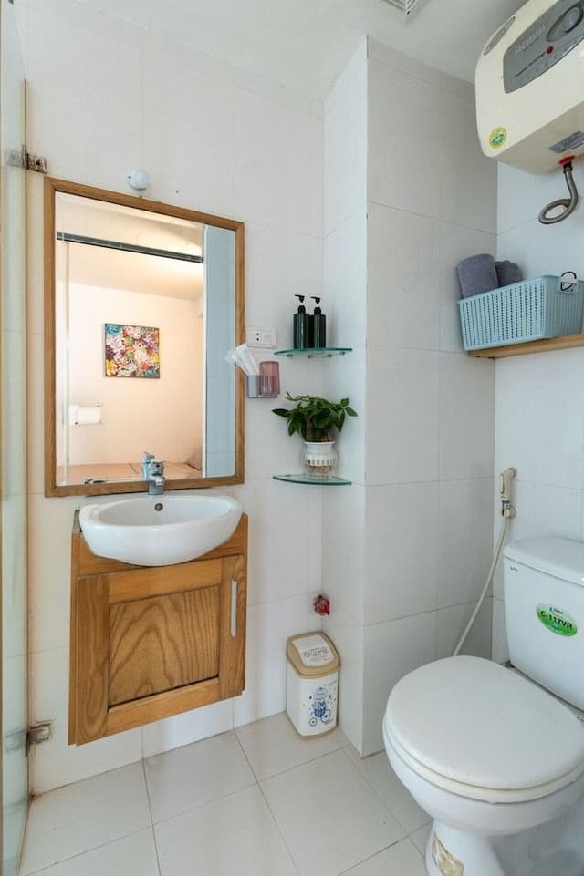Studio, 1 Queen Bed, Kitchen, Courtyard View