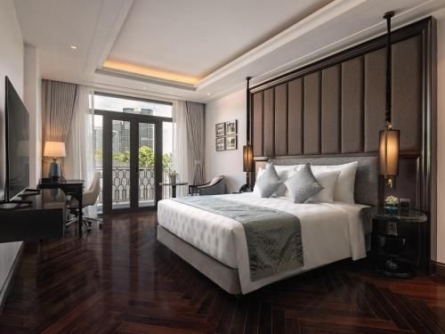 Elegant Mansion 884