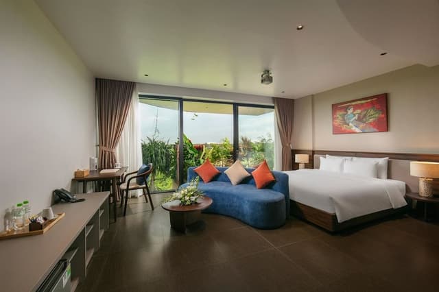 Signature Suite Double with Balcony, Garden View