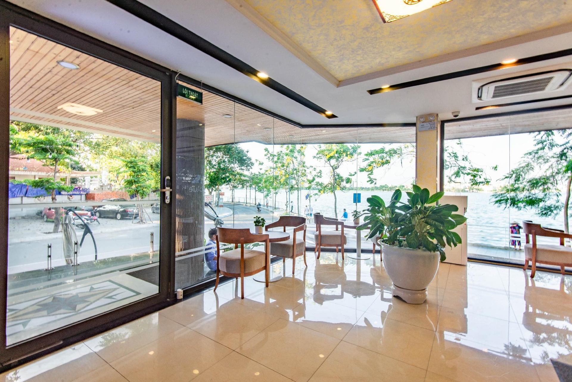 22 มูนเวสต์เลค อพาร์ตเมนต์ แอนด์ เรสซิเดนซ์ (22 Moon West Lake Apartment and Residence)2