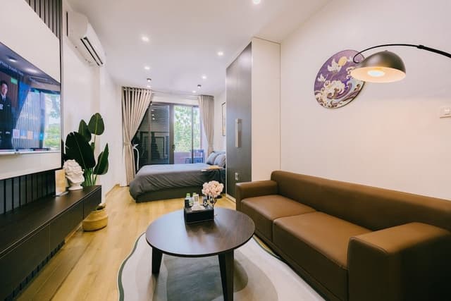 Studio, 1 Queen Bed, City View