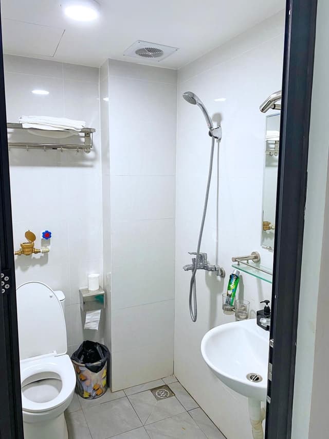Double Room - Check-In at 06:00 PM, Check-Out at 07:00 AM, Max 13 Hours Stay