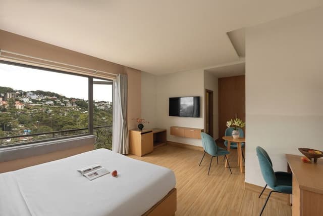Grand Double Room, 1 Queen Bed, Valley View