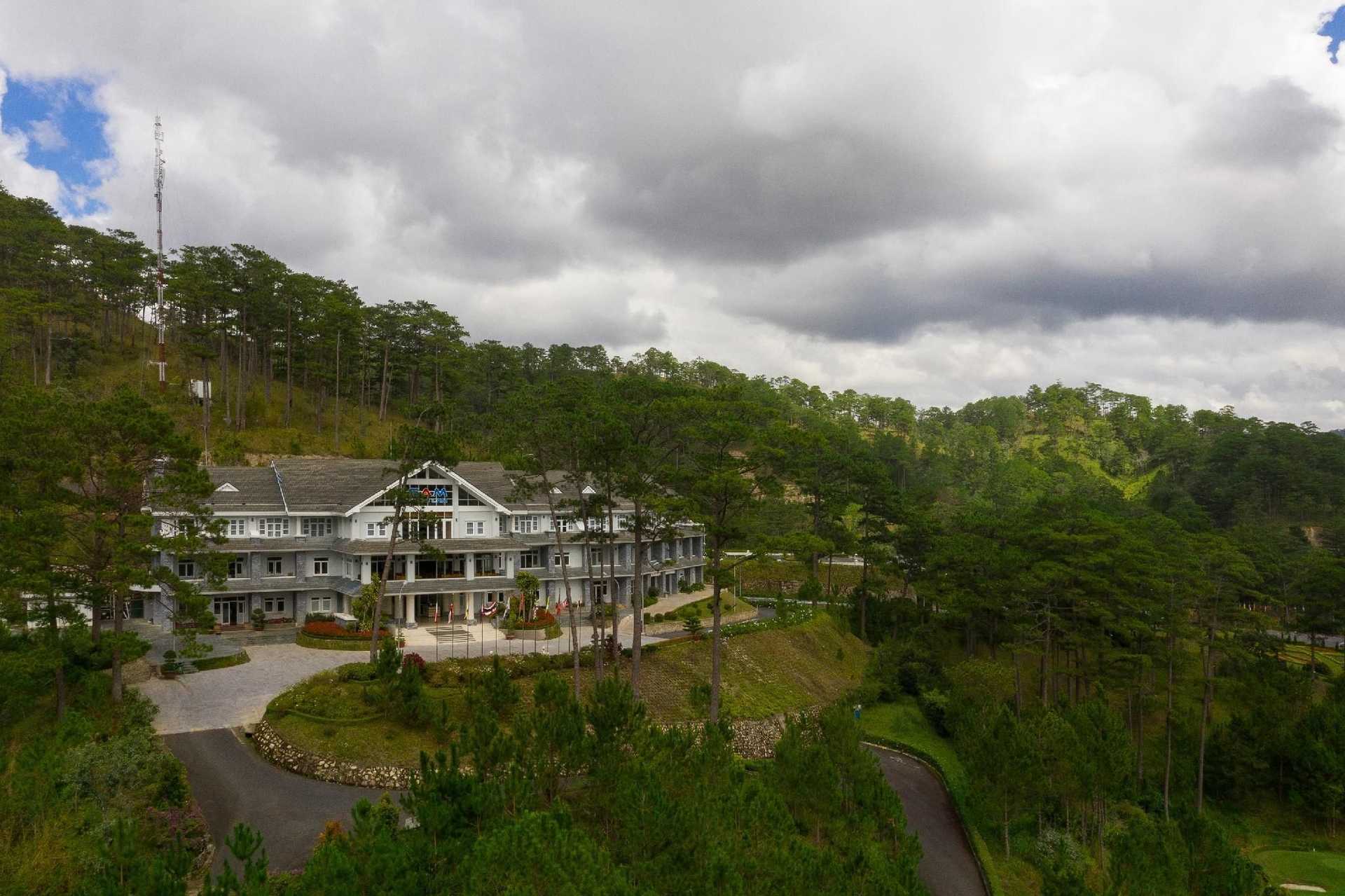 ซัม เตวียน ลัม กอล์ฟ แอนด์ รีสอร์ต (Sam Tuyen Lam Golf & Resorts)0