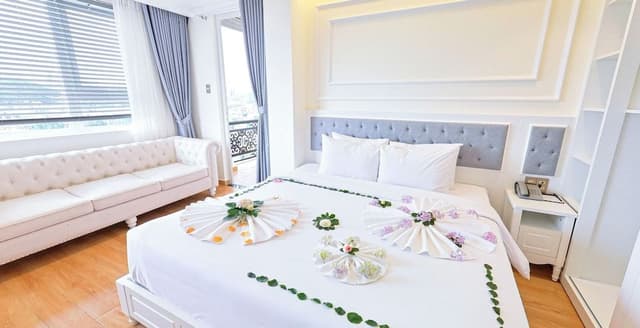 Suite, City View