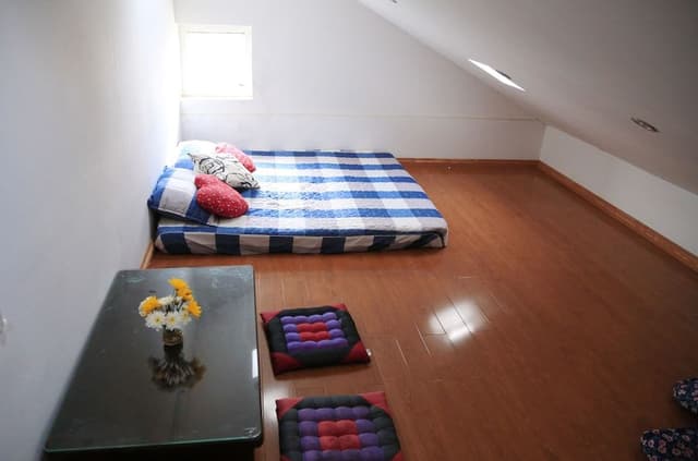 Classic Loft, 1 Queen Bed, Garden View
