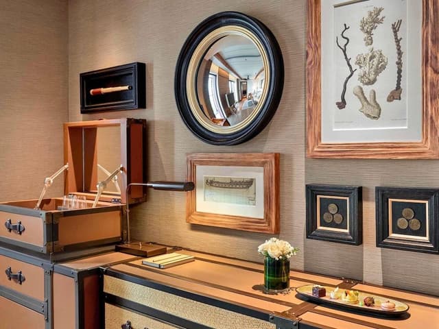 Suite, 1 King Bed, Sea View