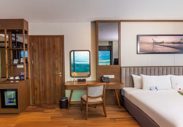 Suite Oceanview with Balcony