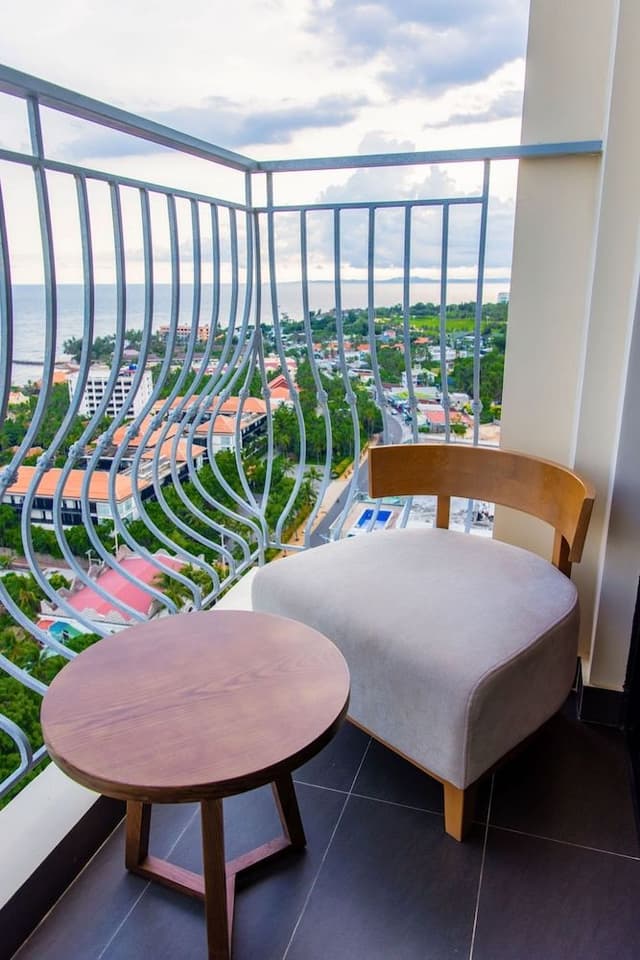 Suite Oceanview with Balcony