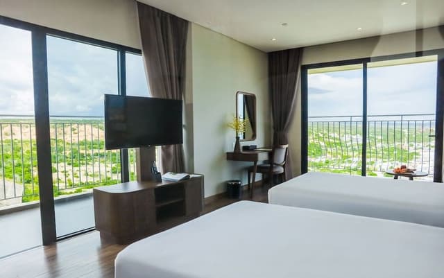 Premier Twin Seaview with Balcony