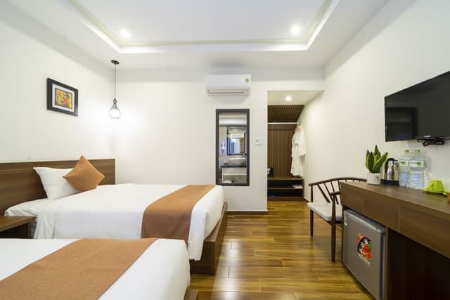Deluxe Balcony With Courtyard View