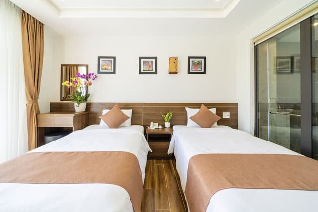Deluxe Room, Balcony, City View