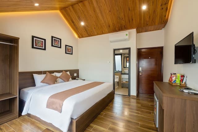 Deluxe Room, Balcony, City View