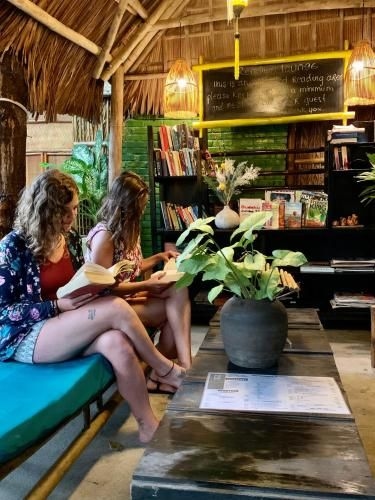 อันเดอร์ เดอะ โคโคนัท ทรี ฮอยอัน โฮมสเตย์ (Under The Coconut Tree Hoi An Homestay)0