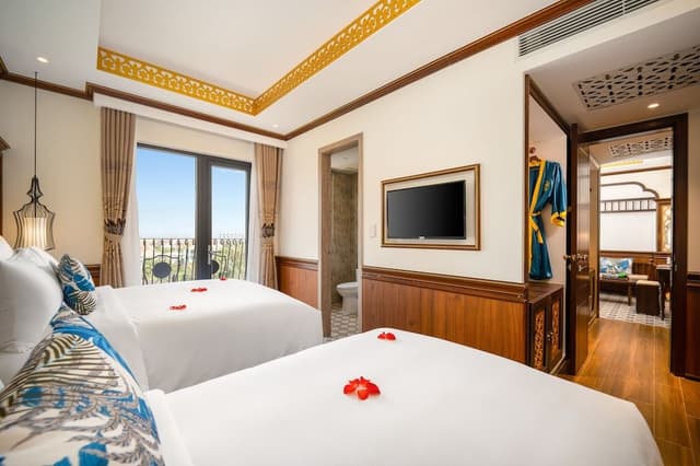 Premium Family Connecting, Bathtub, Balcony with Riverside View