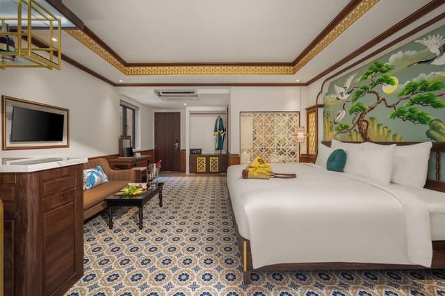 Signature King/Twin Suite, Bathtub, Balcony with Pool