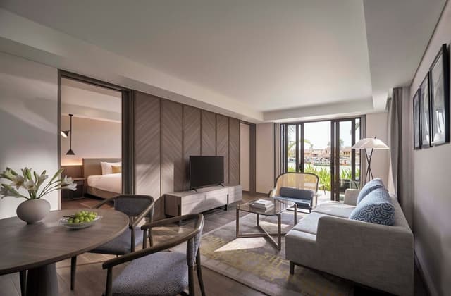 Suite, 1 King Bed, River View