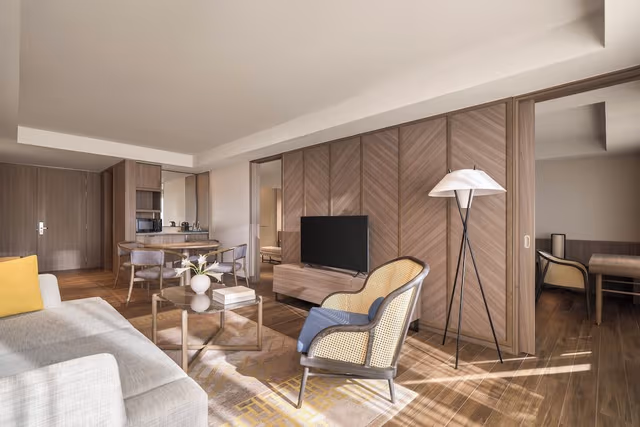 Suite, 1 King Bed, River View