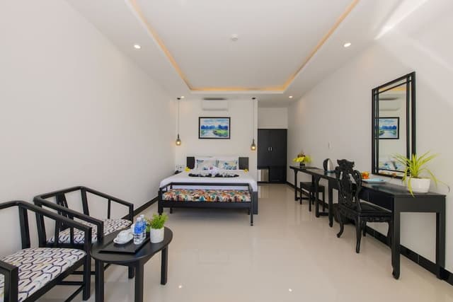 Deluxe Room, 1 Queen Bed, Pool View, Ground Floor