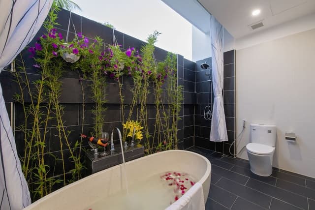 Deluxe Room, 1 Queen Bed, Pool View, Ground Floor