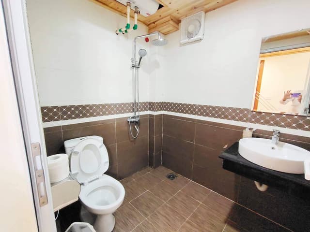 1 Double Bed Room