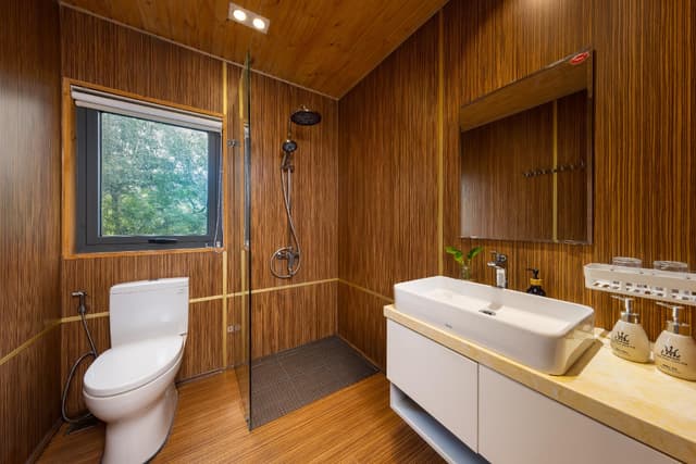 1-Bedroom Bungalow for 1 Adult and 2 Children