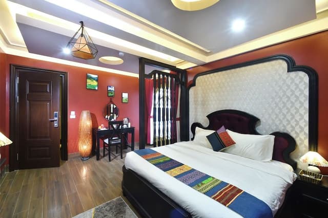 Suite, City View
