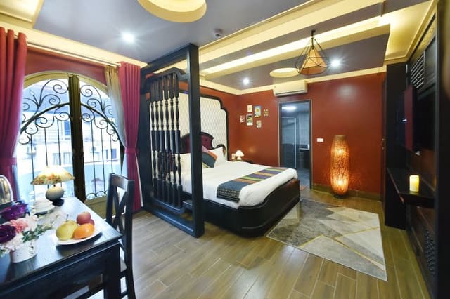 Suite, City View