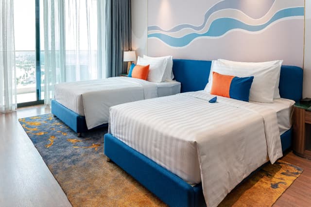 Deluxe Hill View King Room