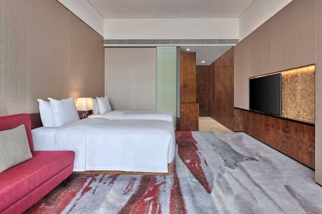 Hilton, Deluxe Twin Room