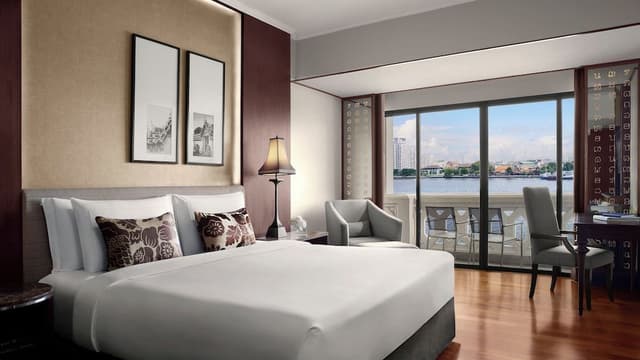 Deluxe Riverfront Room