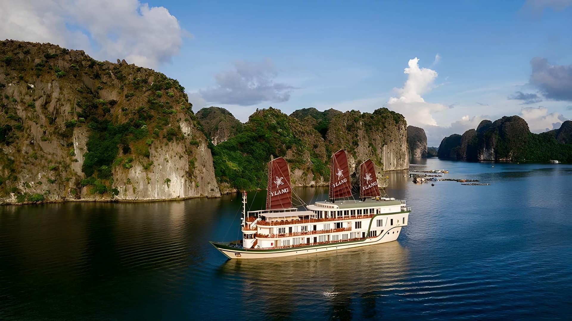 เฮอริเทจไลน์ เรือสำราญ อีลัง ครูซ - ฮาลองและอ่าวลานฮา เฮอริเทจไลน์ เรือสำราญ อีลัง ครูซ - ฮาลองและอ่าวลานฮา