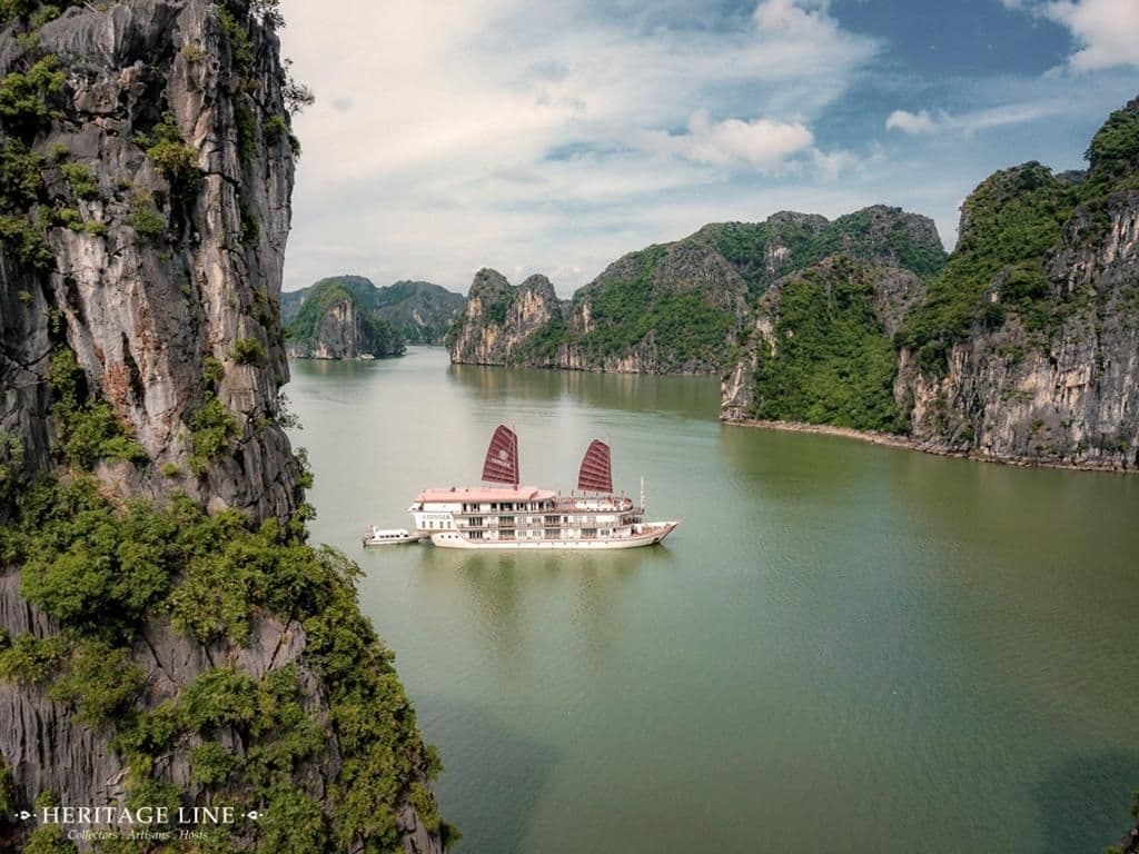 เฮอริเทจไลน์ เรือสำราญ จิงเจอร์ ครูซ - ฮาลองและอ่าวลานฮา เฮอริเทจไลน์ เรือสำราญ จิงเจอร์ ครูซ - ฮาลองและอ่าวลานฮา