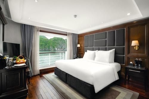 แอมบาสซาเดอร์ ซิกเนเจอร์ ครูซ - อ่าวลานฮา (Ambassador Signature Cruise - Lan Ha Bay)4