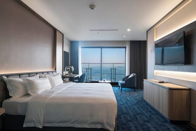 Premier Suite, 1 King Bed, Ocean View