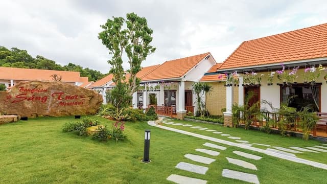 Bungalow Garden View