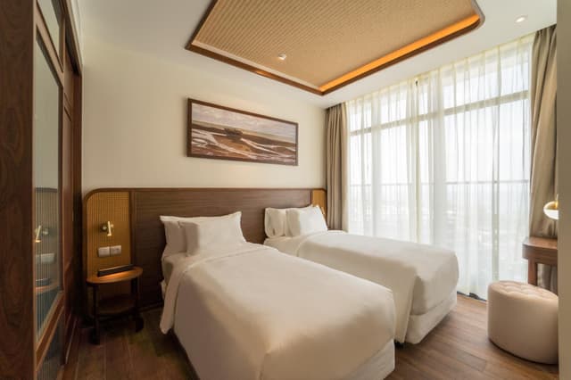 Suite - 1 King 1 Queen 2 Singles, Executive Room, Three Bedrooms, Sea View,Full Breakfast