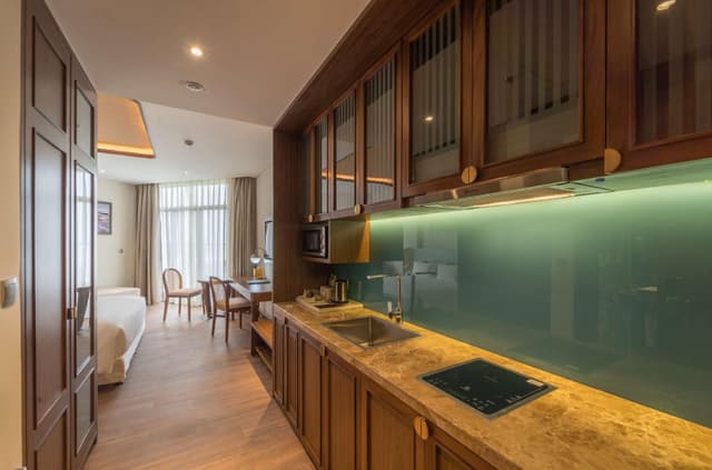 1 King Bed, Non-Smoking, Premier Room, Balcony, Partial Sea View, Mini Bar, Wi-Fi, Full Breakfast