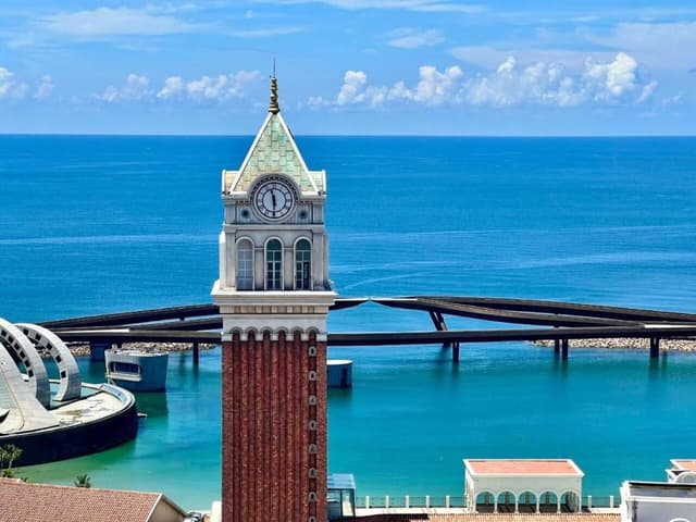 2-Bedroom Sea View Apartment for 4 People