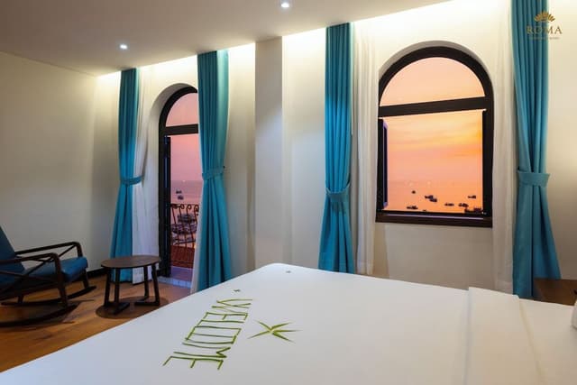 Fortuna, Ocean View, 1 King Bed with Window / Balcony