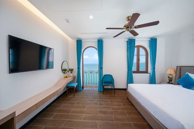 Riva, Ocean View, 1 King Bed with Balcony