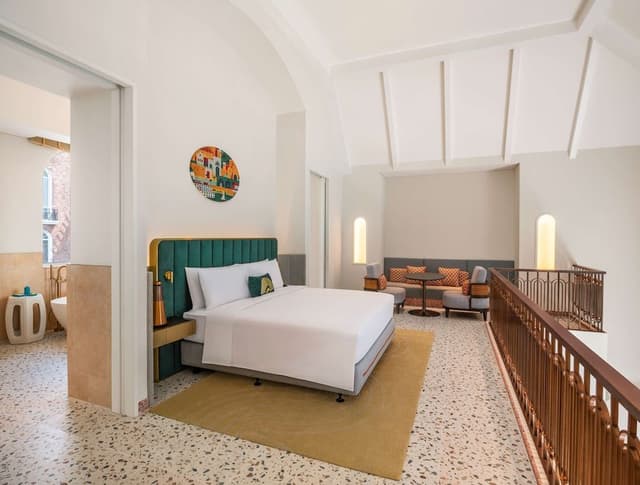 Suite, 1 King Bed