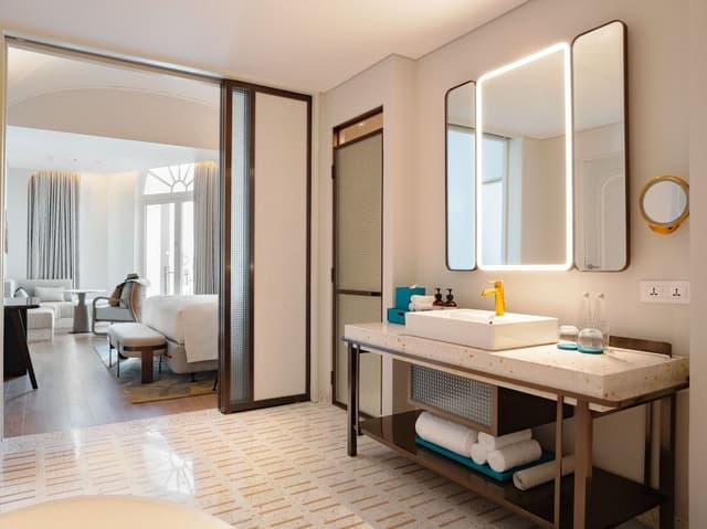Suite, 1 King Bed