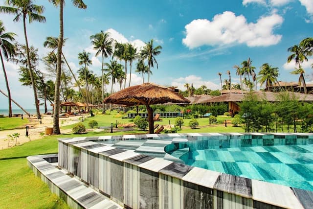 01-BR Villa Beach Front with Pool