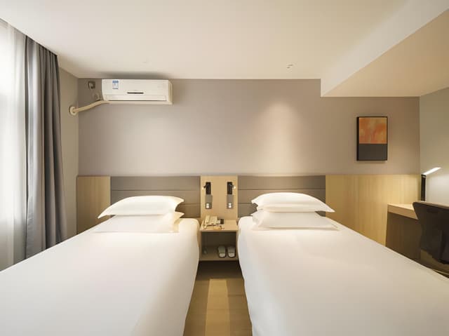 Standard Twin Room A
