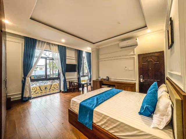Deluxe Room with 1 King Bed